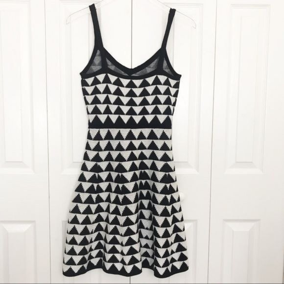 TRINA TURK 100% Cotton Geometric Triangle Knit Sweater Dress Size XS - Picture 4 of 9